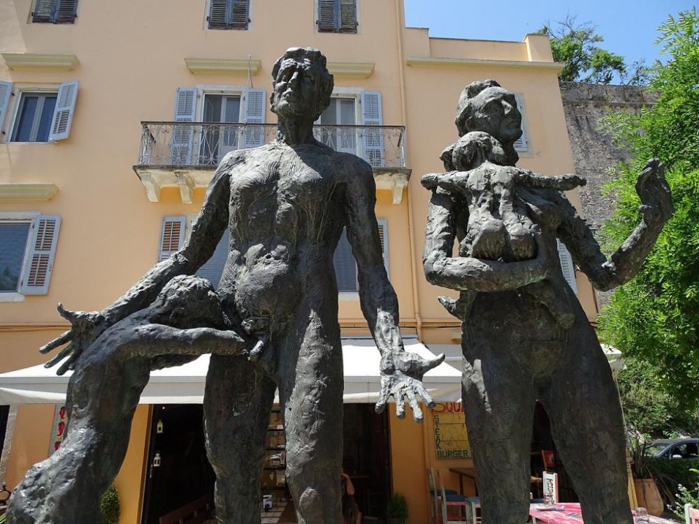 "Never again for any nation" Statue in Corfu | © GPSMYCITY